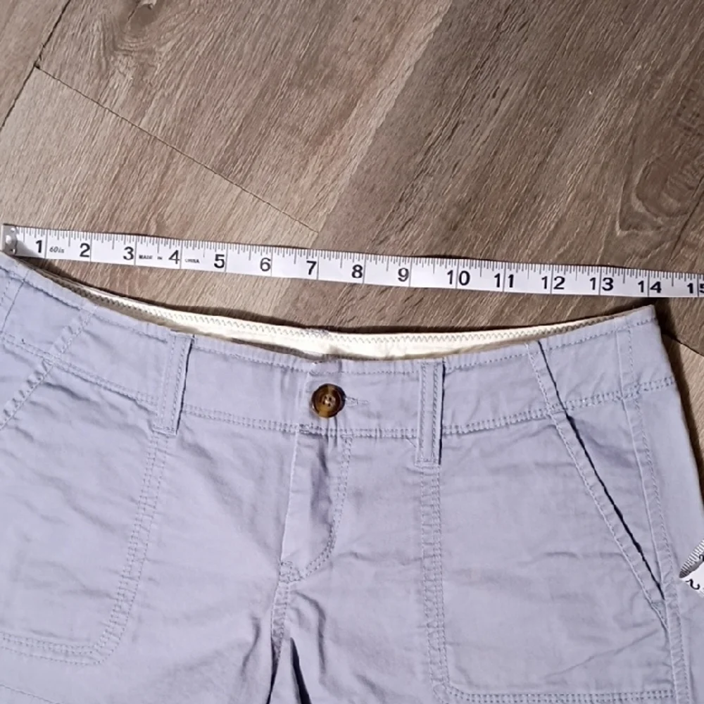 Old Navy Women's Cargo Shorts in Light Gray‎